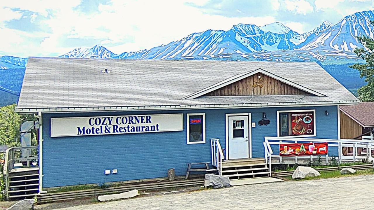 Cozy Corner Motel & Restaurant Haines Junction Exterior photo